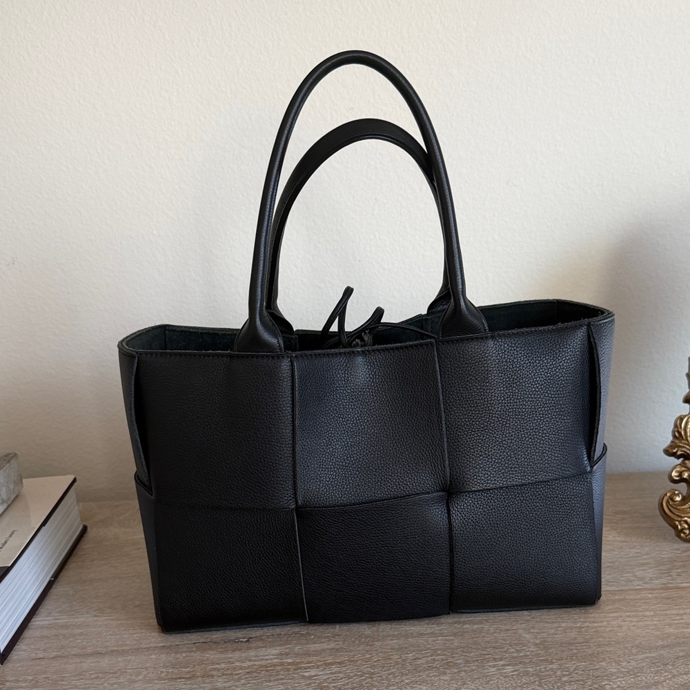 BOTTEGA VENETA Intrecciato small Arco Tote Bag